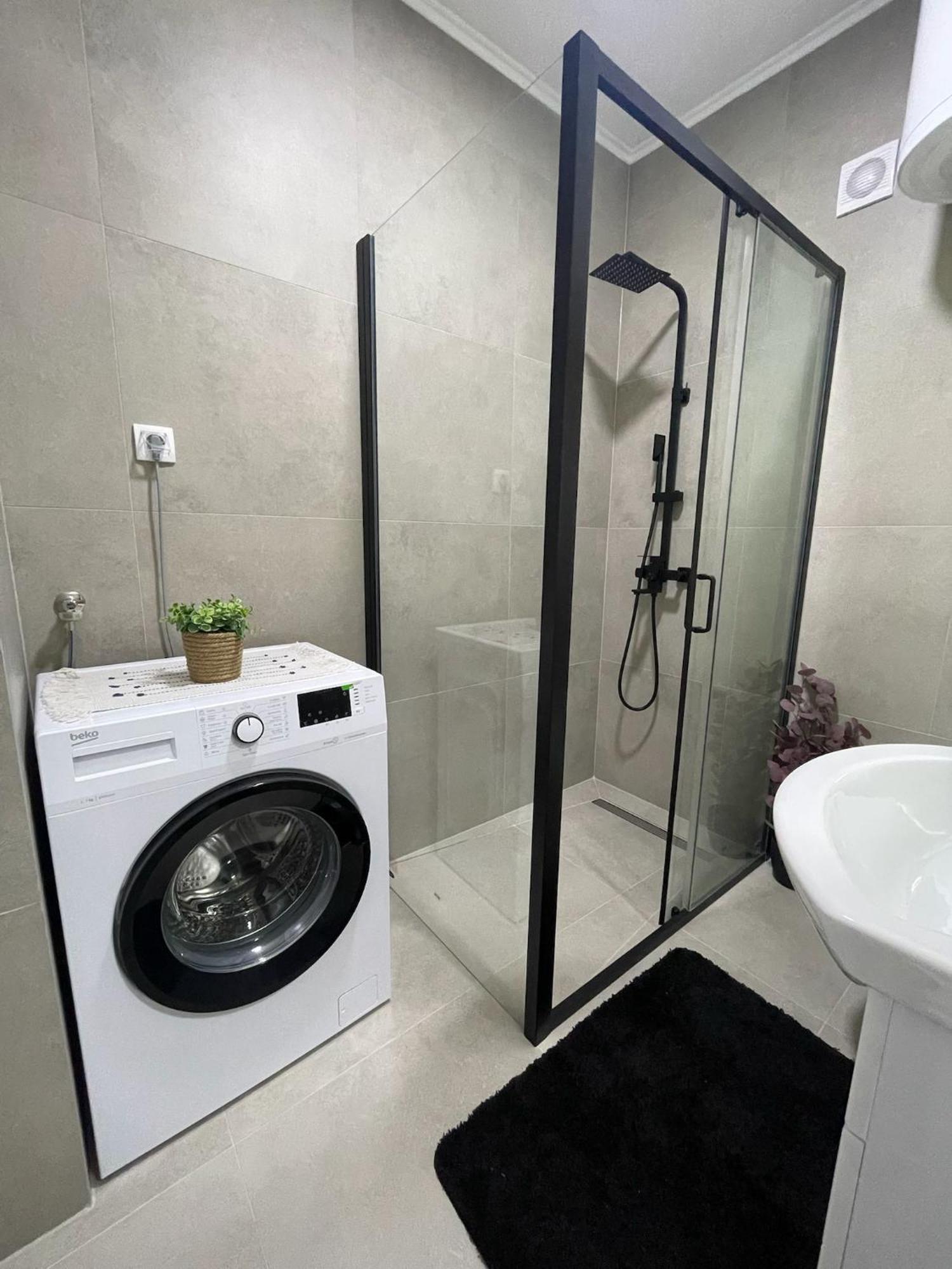 Apartman Avenia Novi Sad Buitenkant foto