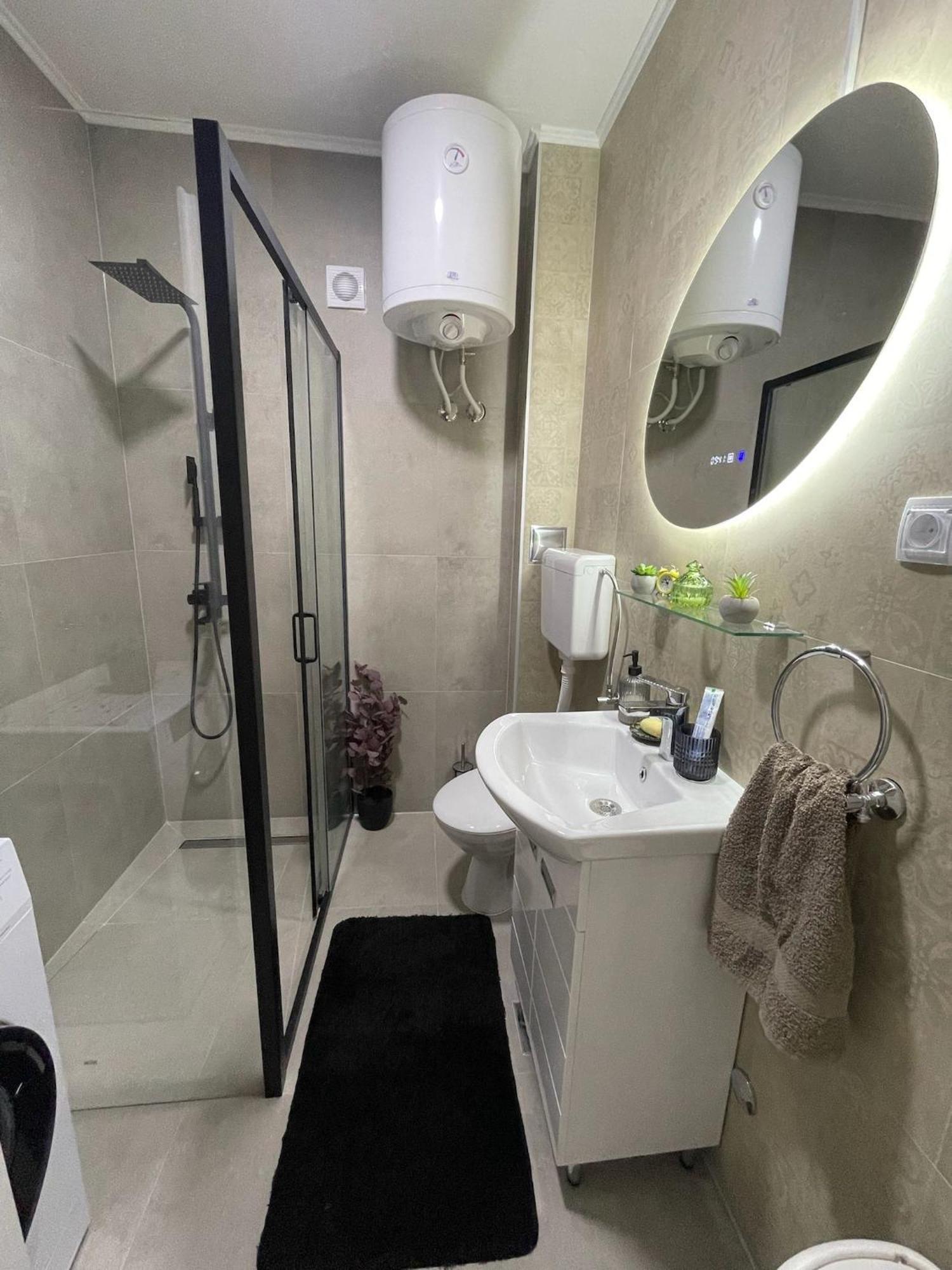 Apartman Avenia Novi Sad Buitenkant foto