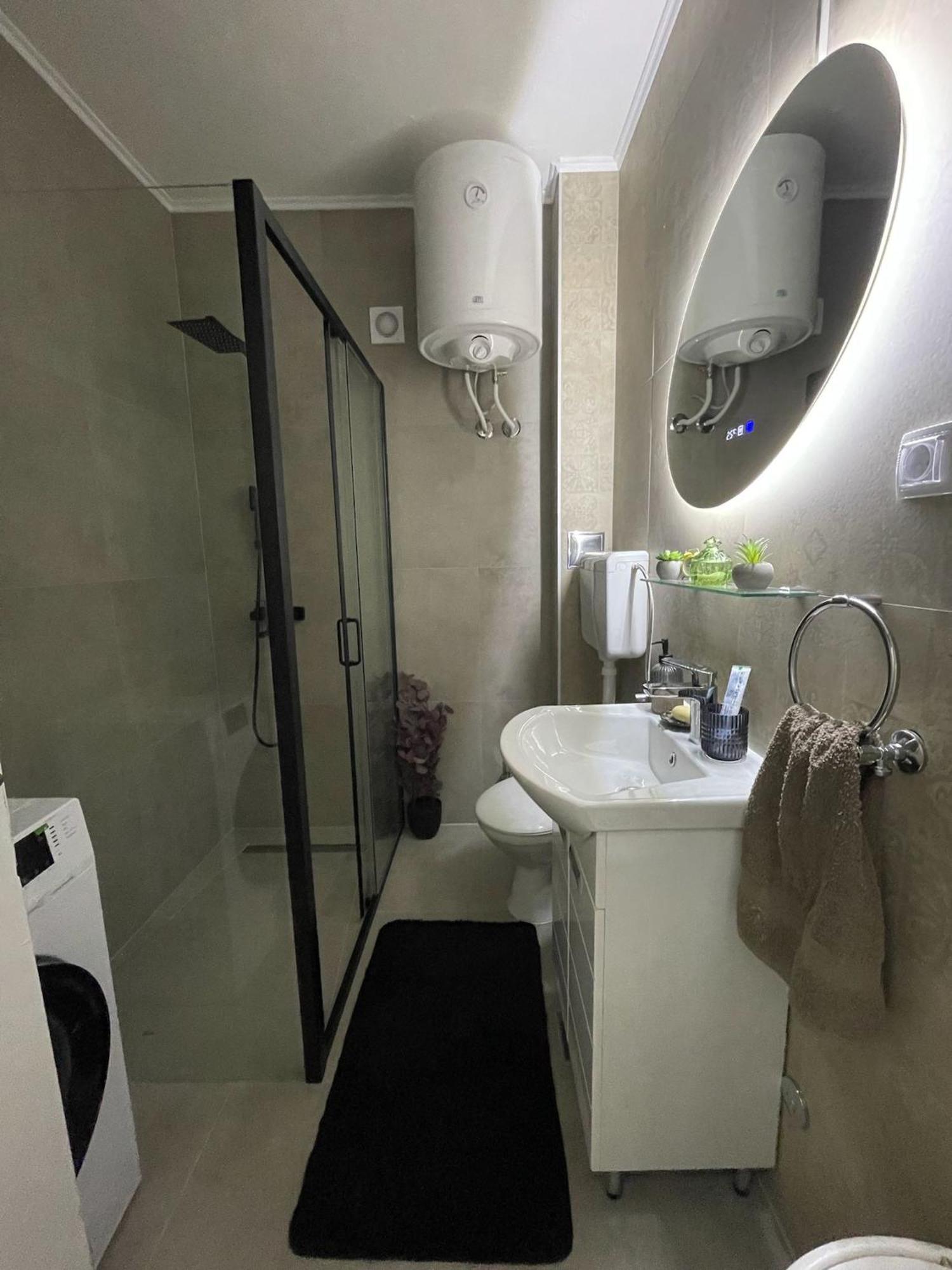 Apartman Avenia Novi Sad Buitenkant foto
